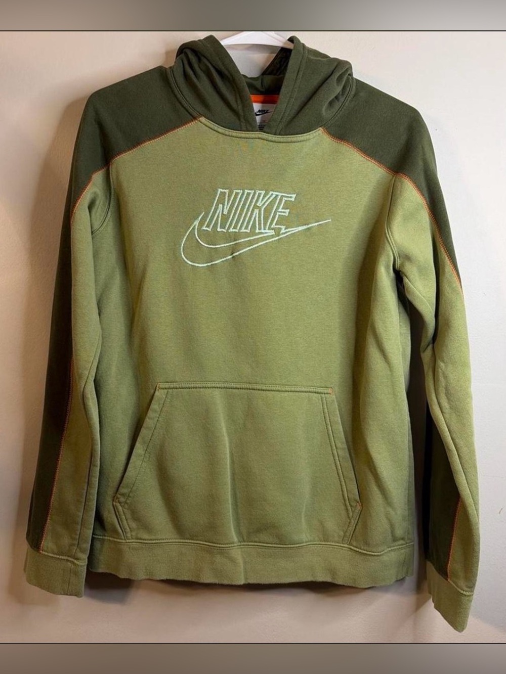 Nike green Boys hoodie with the Nike logo, size XL #65